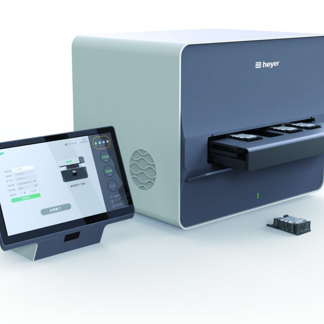 NAT3000 Point-of-Care qPCR device with touchscreen and cartridge